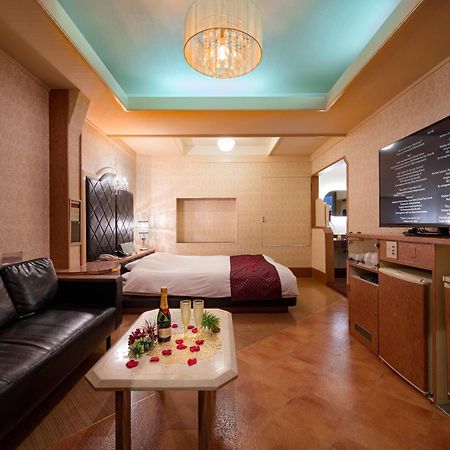 Hotel Mobilia (Adults Only) Tsurugashima Buitenkant foto