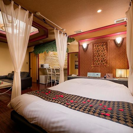 Hotel Mobilia (Adults Only) Tsurugashima Buitenkant foto
