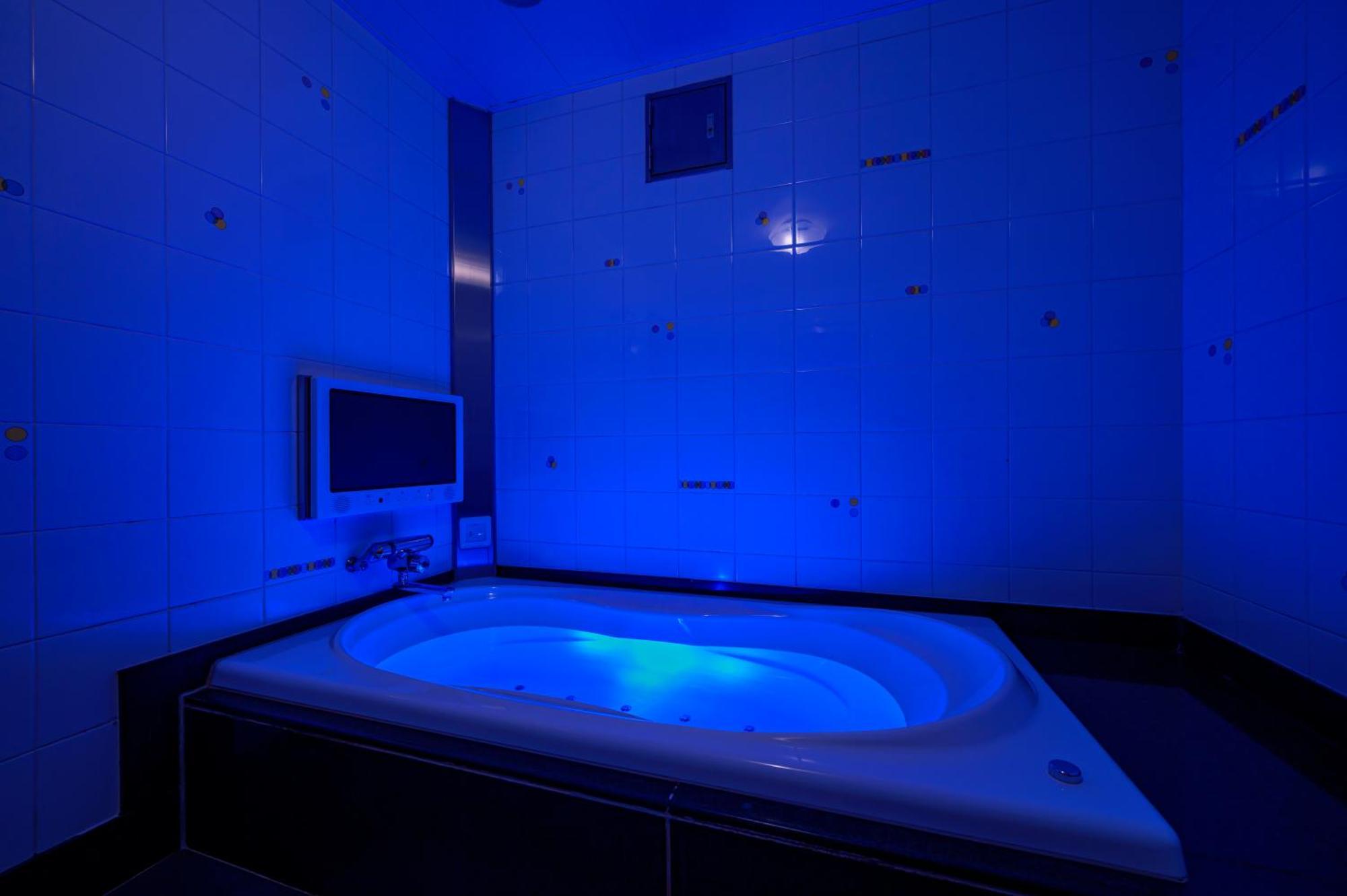 Hotel Mobilia (Adults Only) Tsurugashima Buitenkant foto