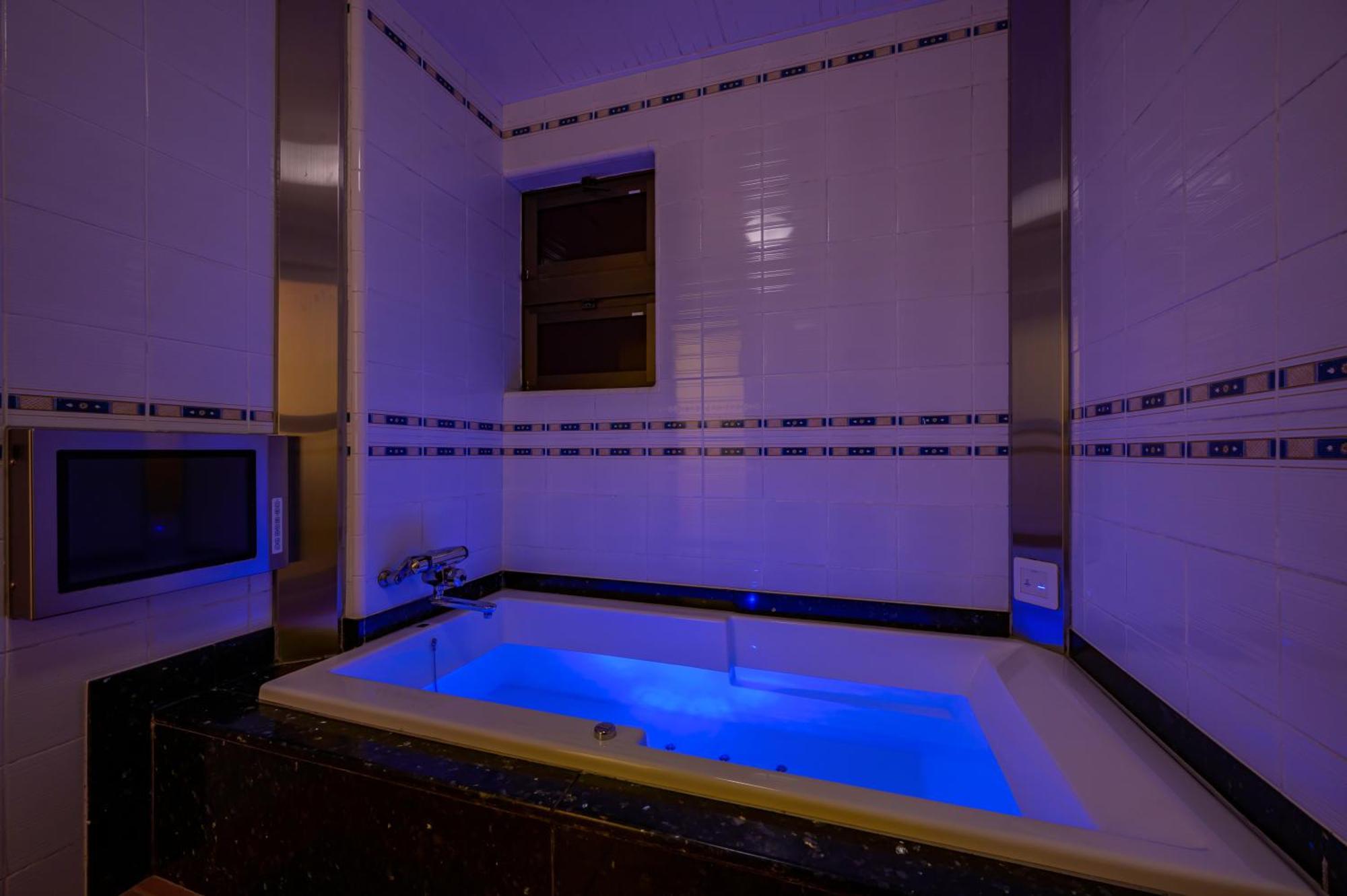 Hotel Mobilia (Adults Only) Tsurugashima Buitenkant foto