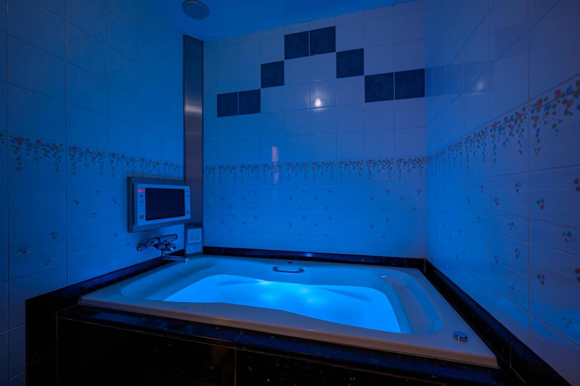 Hotel Mobilia (Adults Only) Tsurugashima Buitenkant foto