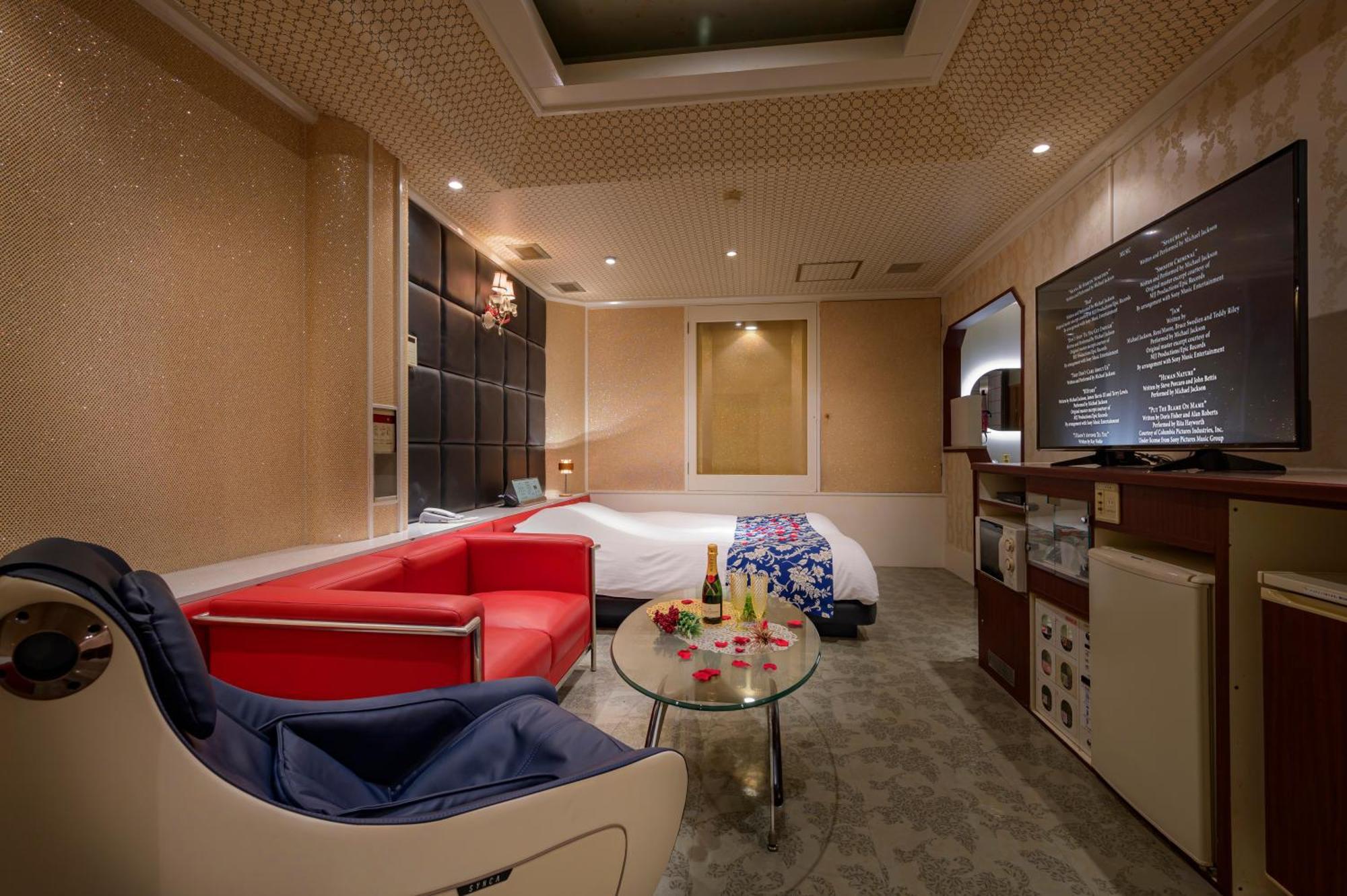Hotel Mobilia (Adults Only) Tsurugashima Buitenkant foto