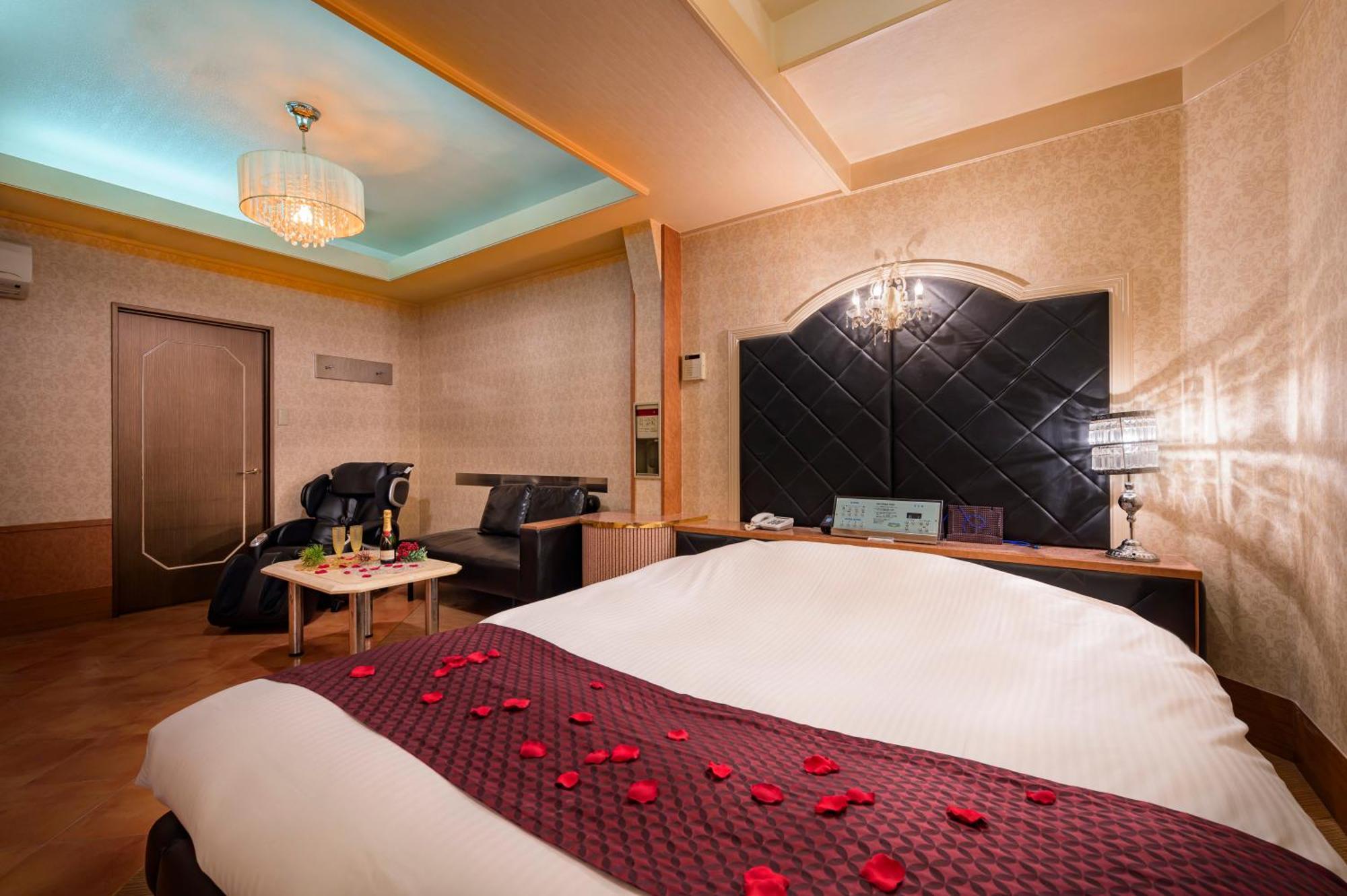 Hotel Mobilia (Adults Only) Tsurugashima Buitenkant foto
