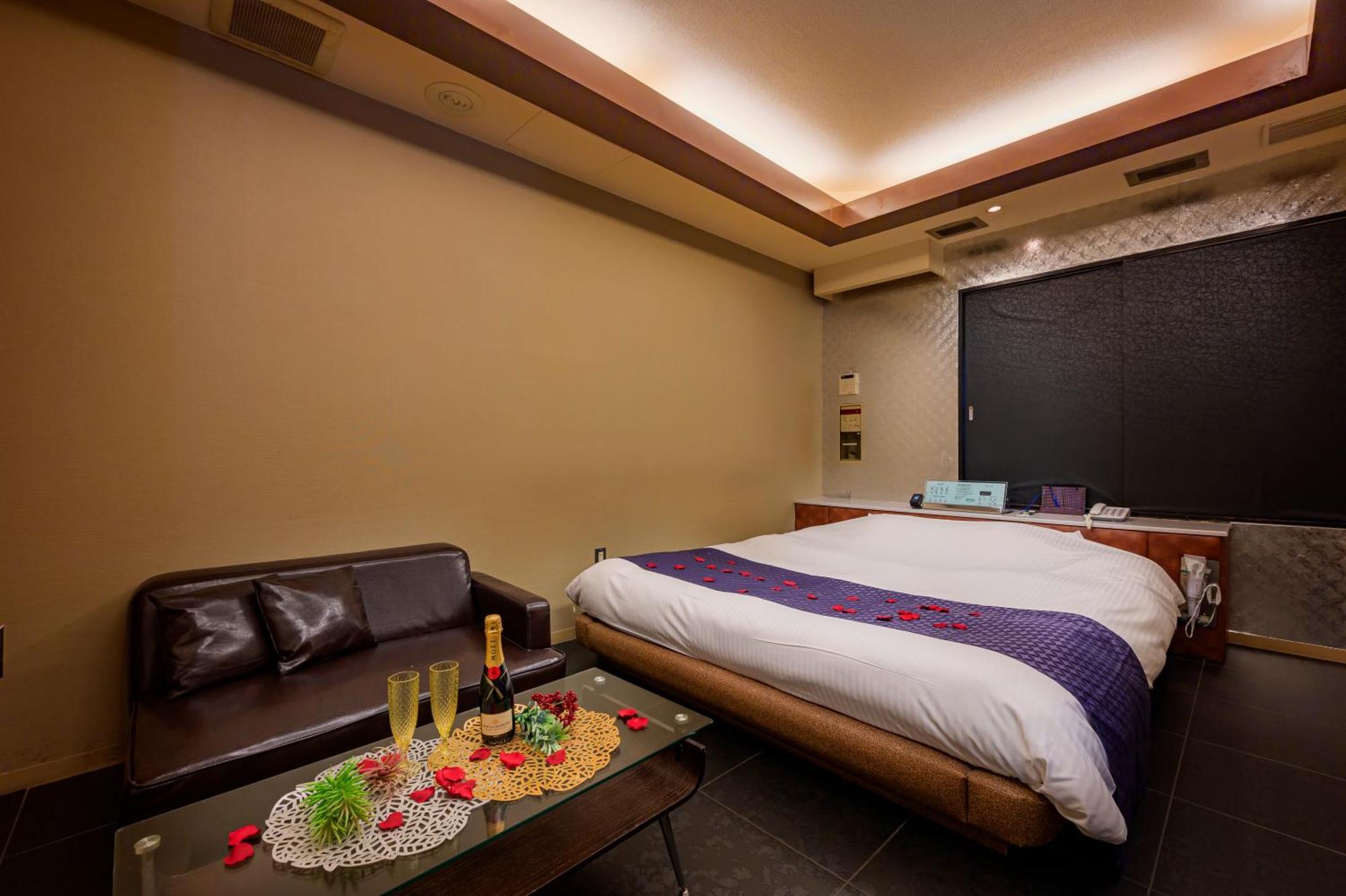 Hotel Mobilia (Adults Only) Tsurugashima Buitenkant foto