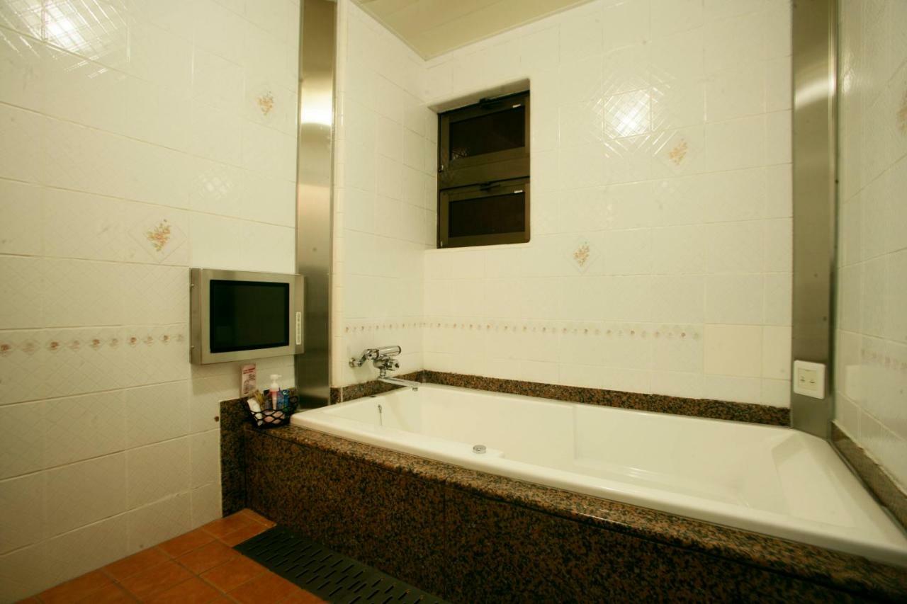 Hotel Mobilia (Adults Only) Tsurugashima Buitenkant foto