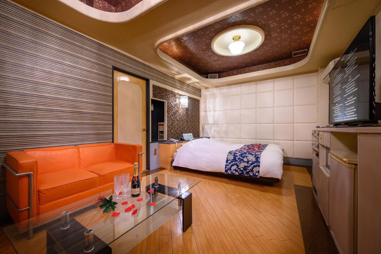 Hotel Mobilia (Adults Only) Tsurugashima Buitenkant foto